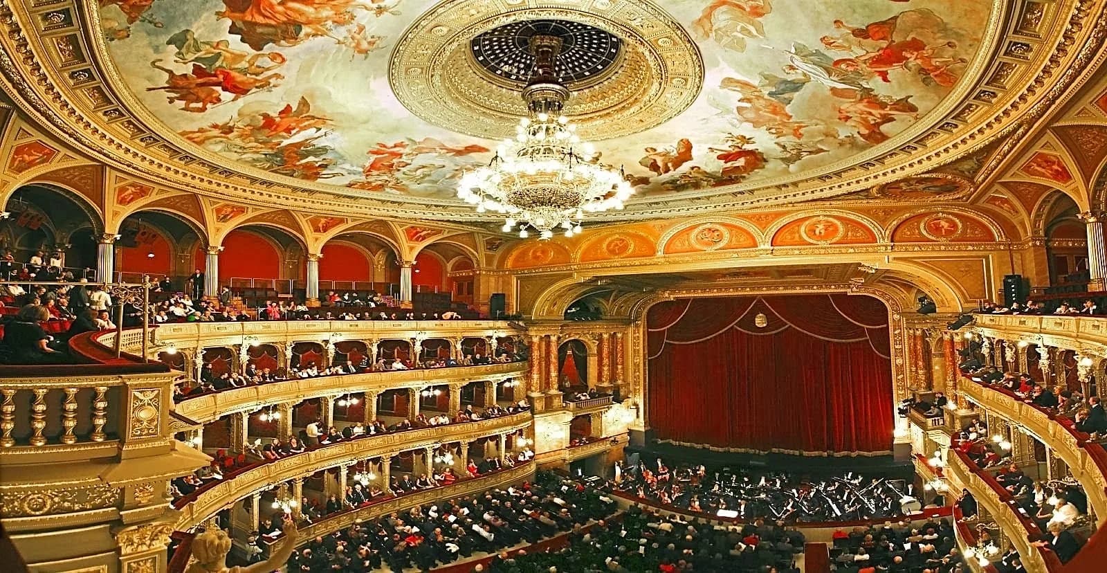 Farrah El Dibany performing at Vienna State Opera